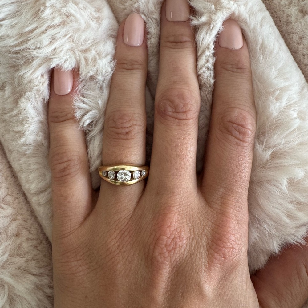 Beautiful 1990s vintage Chanel set engagement ring 💎